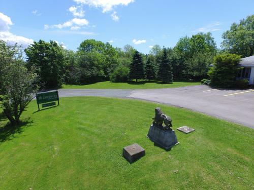 The Lionstone Inn Motel And Cottages