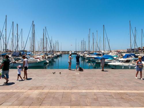 Beachfront Apartment Mog�n Mb