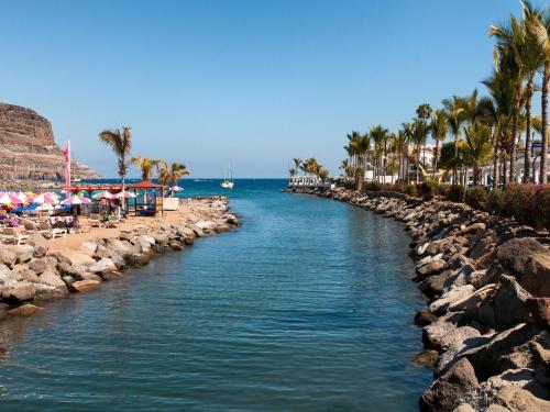Beachfront Apartment Mog�n Mb