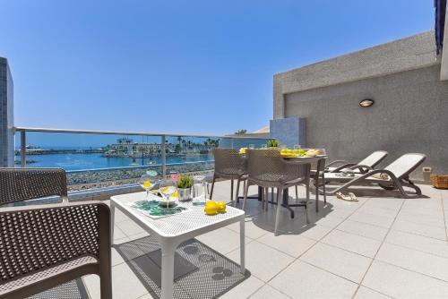Beachfront Apartment Mog�n Mb