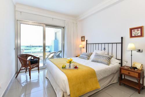 Beachfront Apartment Mog�n Mb