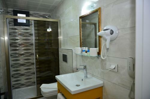 Yade Hotel