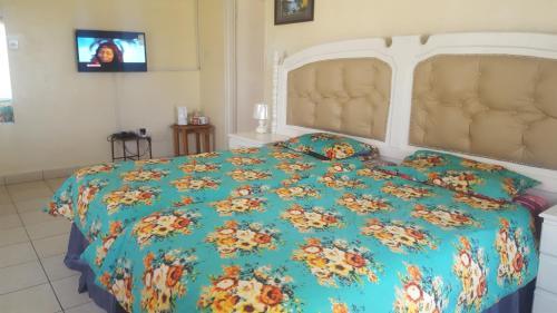 Hostal The Crown Inn Guest House