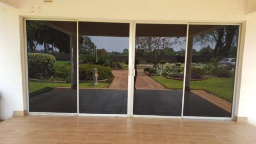 Hostal The Crown Inn Guest House