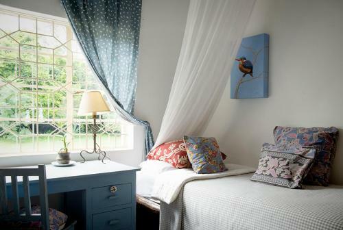 Bed & Breakfast Blues & Chutney Country