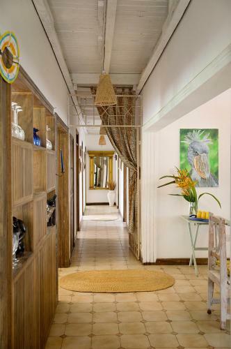 Bed & Breakfast Blues & Chutney Country