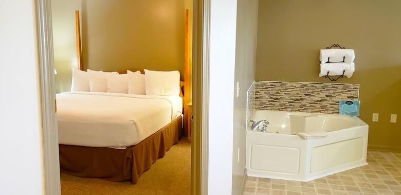 Hotel Lodging On The Square
