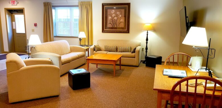 Hotel Lodging On The Square