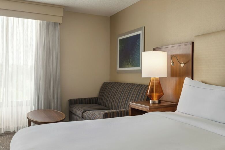 Hotel Crowne Plaza Fort Myers Bell Tower
