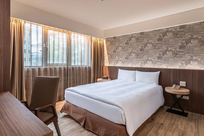 Hotel Regal Executive Suites