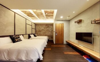 Hotel Treasury 301