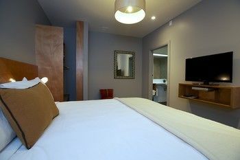King And Queen Hotel Suites