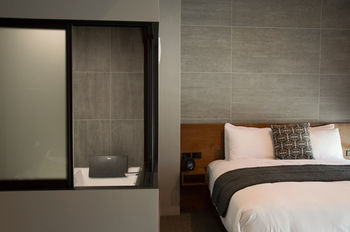 King And Queen Hotel Suites
