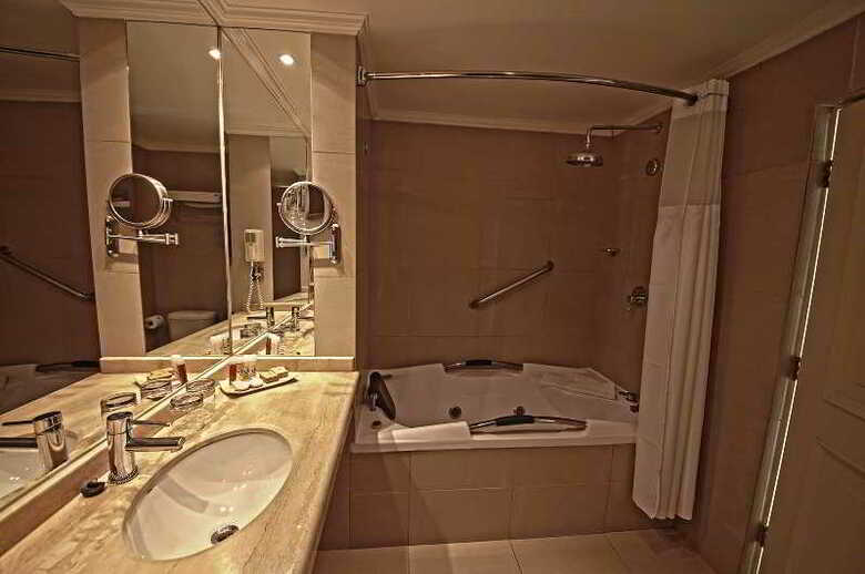 Hotel Cabo De Hornos