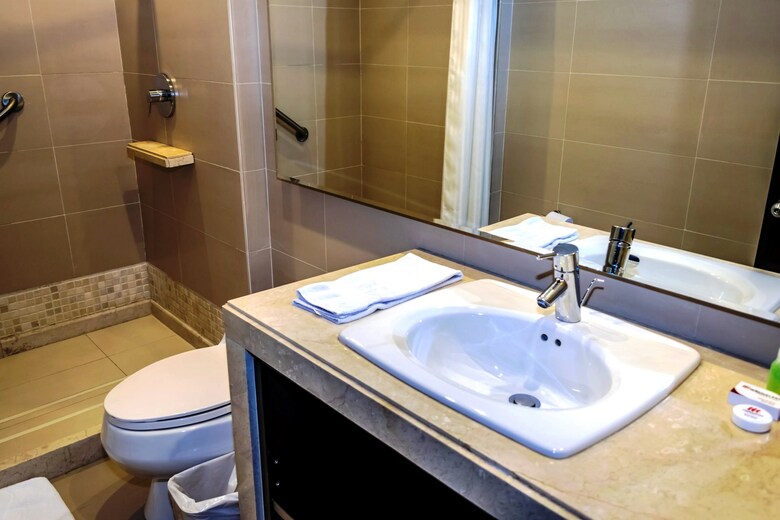Madisson Inn Hotel & Luxury Suites