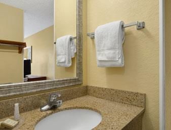 Hotel Baymont Inn And Suites Gainesville