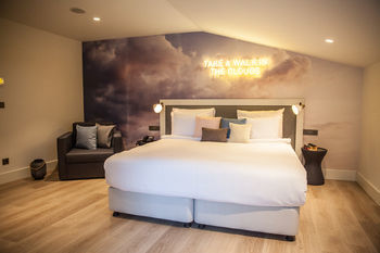 Cloud 7 Hotel
