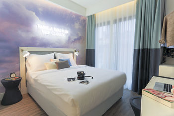 Cloud 7 Hotel