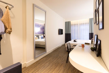 Cloud 7 Hotel