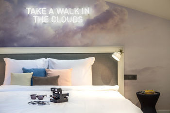 Cloud 7 Hotel