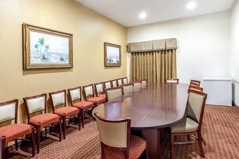 Hotel Ramada Locust Grove