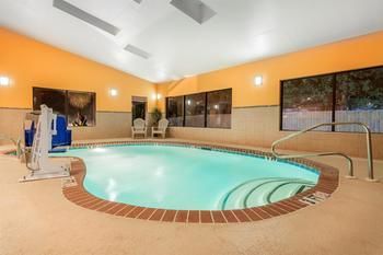 Hotel Ramada Locust Grove