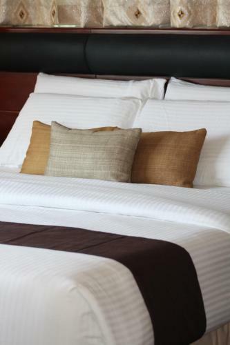 Allure Hotel & Suites