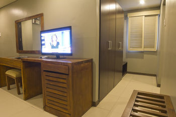 Artina Suites Hotel