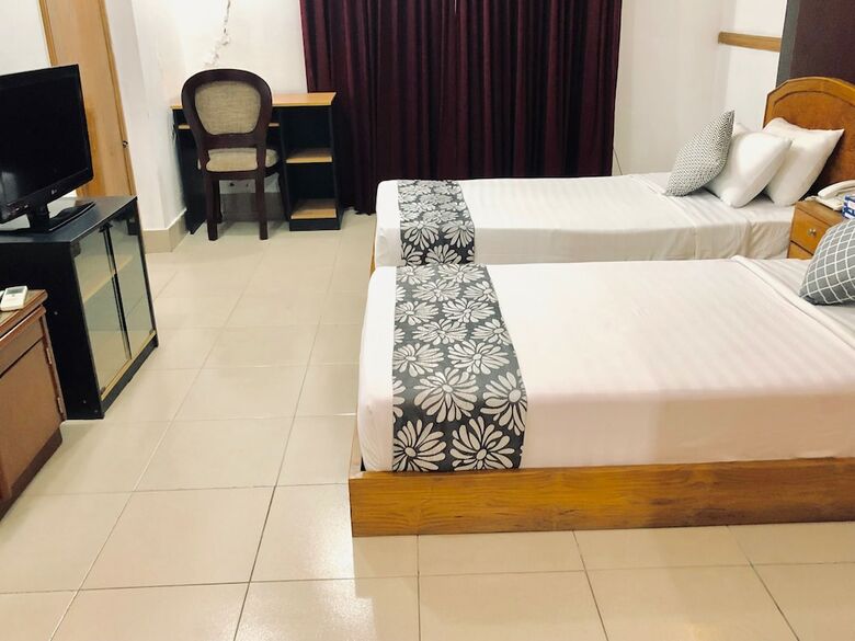 Hotel Tropical Daisy