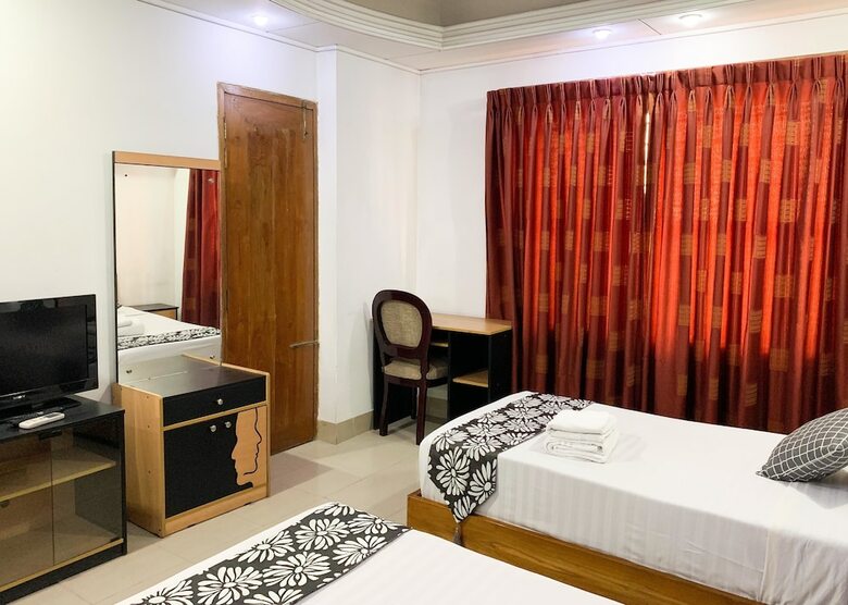 Hotel Tropical Daisy