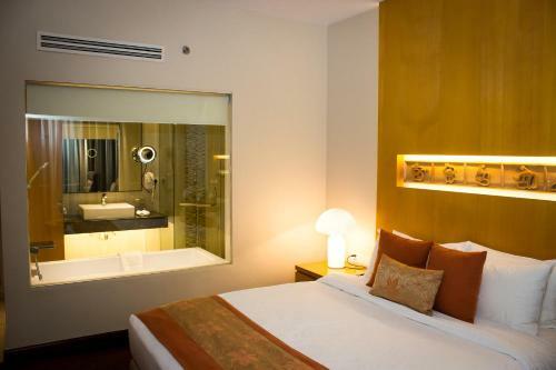 Hotel Lakeshore Banani