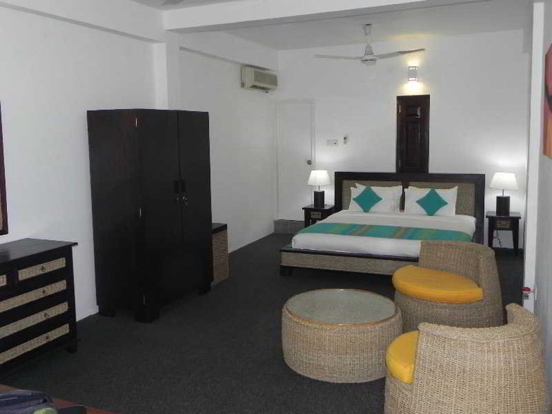 St. Lachlan Hotel & Suites