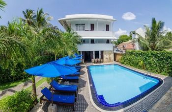 St. Lachlan Hotel & Suites