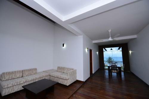 Hotel Laya Waves