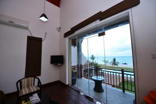 Hotel Laya Waves