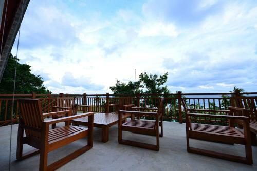 Hotel Laya Waves