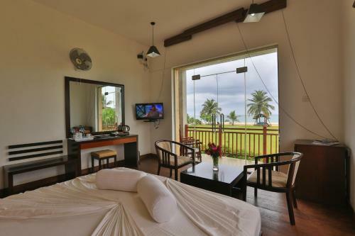 Hotel Laya Waves