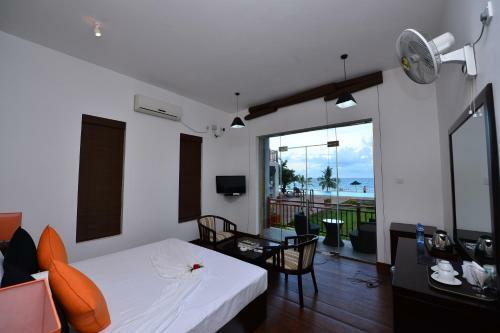 Hotel Laya Waves