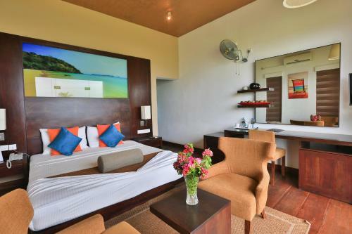 Hotel Laya Waves