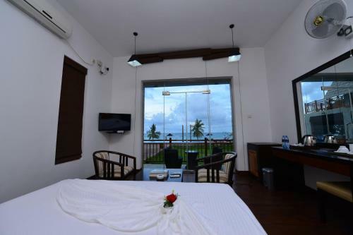 Hotel Laya Waves