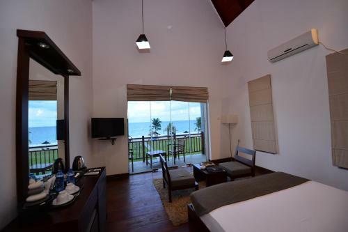 Hotel Laya Waves