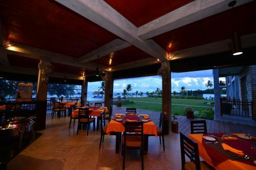 Hotel Laya Waves