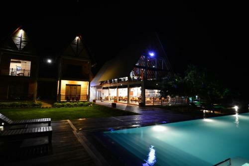 Hotel Laya Waves