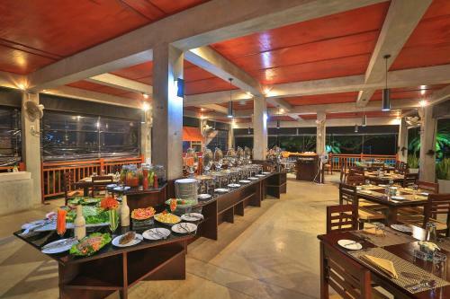 Hotel Laya Waves