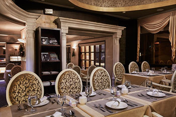 La Plaza Hotel