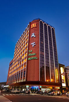 La Plaza Hotel