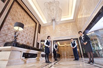 S Aura Hotel