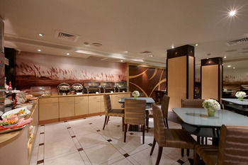 S Aura Hotel