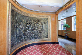 S Aura Hotel