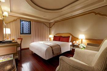 S Aura Hotel